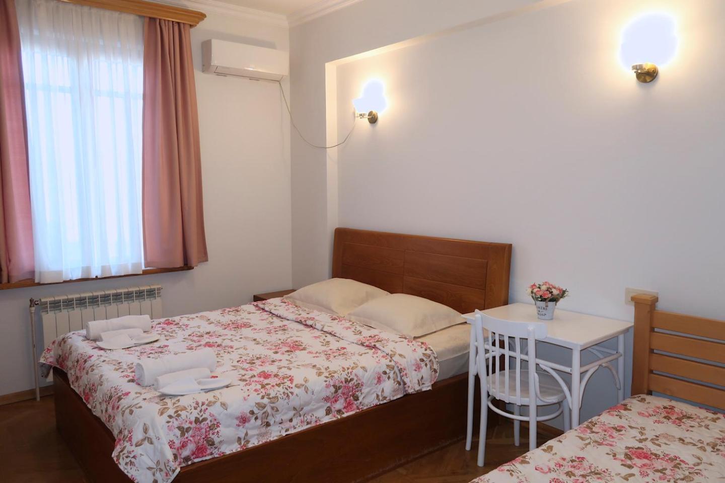 Guest House Merci Tbilisi Ngoại thất bức ảnh